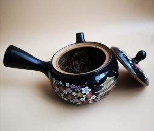 Brewing vessel: Japanese Kyusu teapot